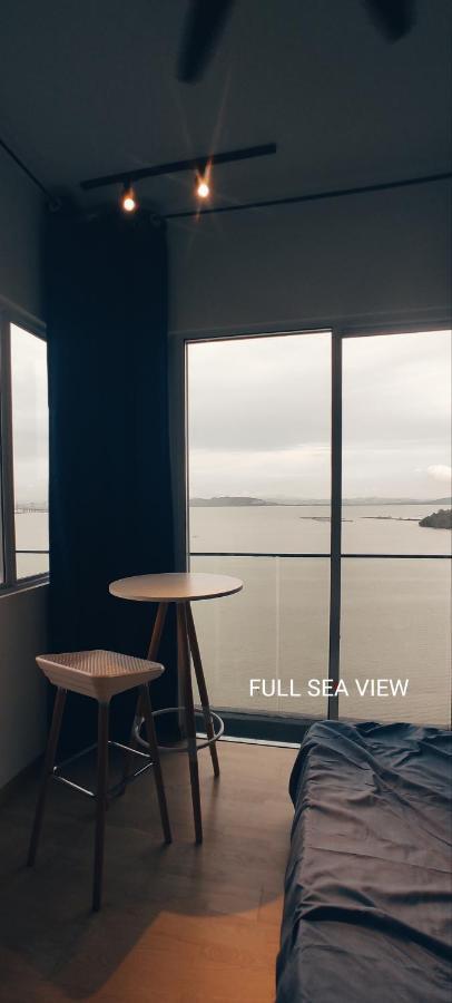 Holiday home Infinite Seaview With Penang Bridge With Sunrise Up To 11 Person Bayan Lepas