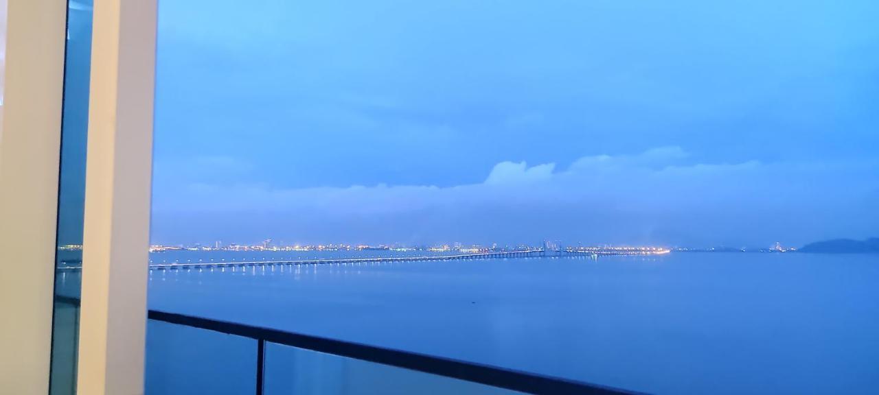 Holiday home Infinite Seaview With Penang Bridge With Sunrise Up To 11 Person Bayan Lepas