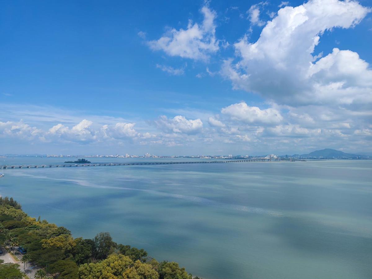 Infinite Seaview With Penang Bridge With Sunrise Up To 11 Person Holiday home *