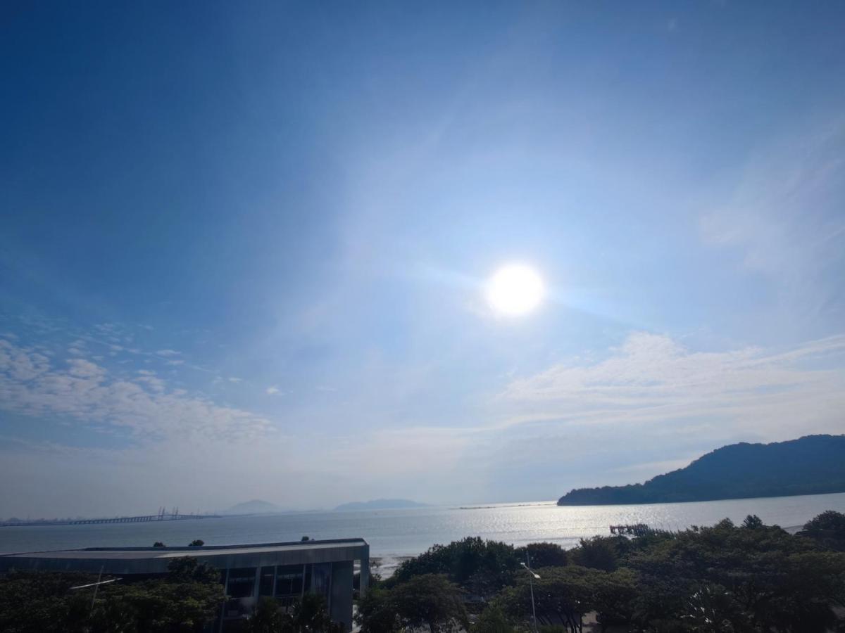 Infinite Seaview With Penang Bridge With Sunrise Up To 11 Person Holiday home