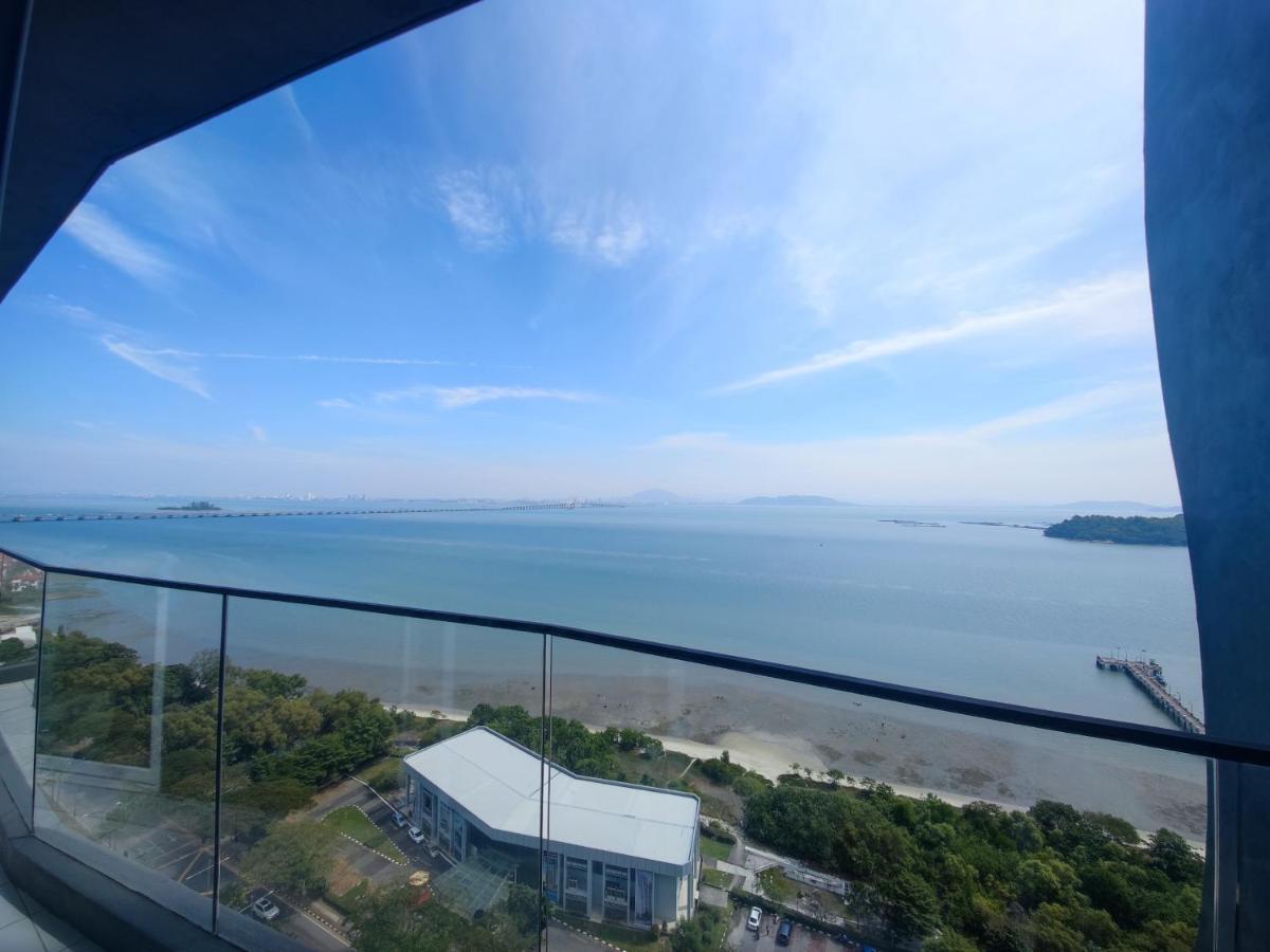 Infinite Seaview With Penang Bridge With Sunrise Up To 11 Person Holiday home *