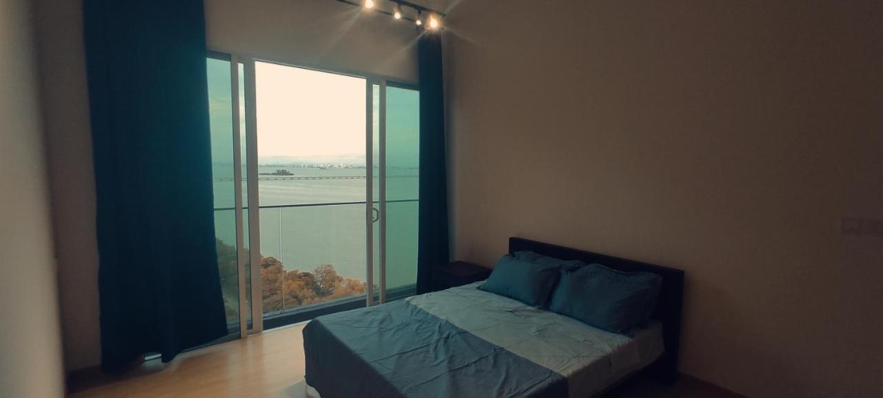 Rumah percutian Infinite Seaview With Penang Bridge With Sunrise Up To 11 Person *